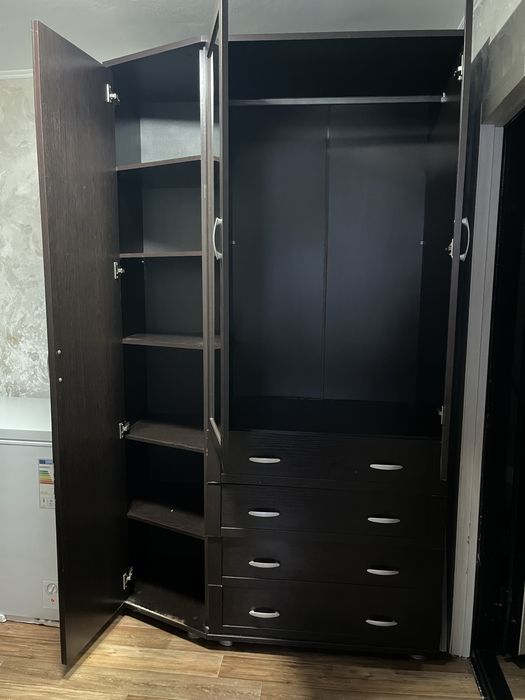 Продам Шкаф из настоящего дерево!