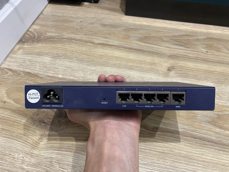 Продам Маршрутизатор TP-Link TL-R470T+