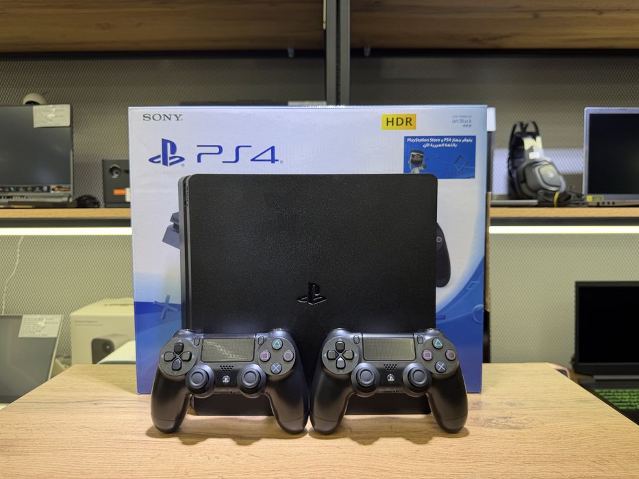 Sony PlayStation 4 Slim,1 TB,версия 13.04,2 джойстика,есть игры 1737/А