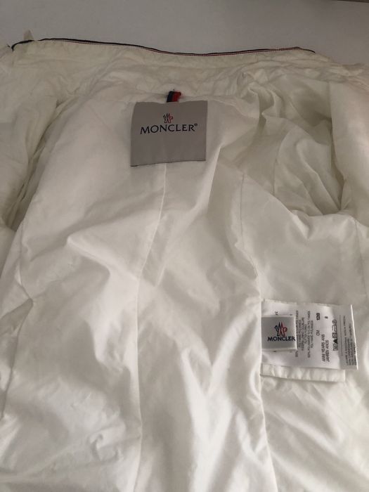 Продам ветровку Moncler оригинал на девочку