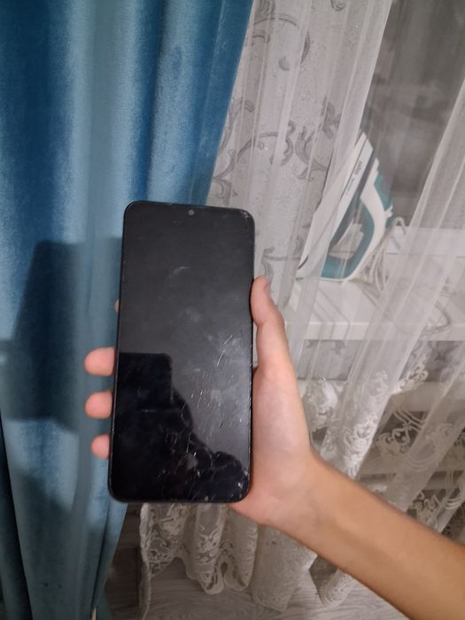 Телефон REAIME S30C.
