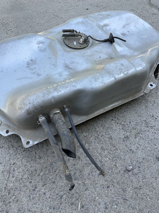 Новый бензобак Мазда 626 птичка