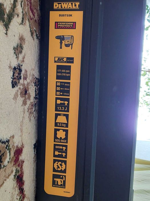Продам перфоратор DeWALT D25733