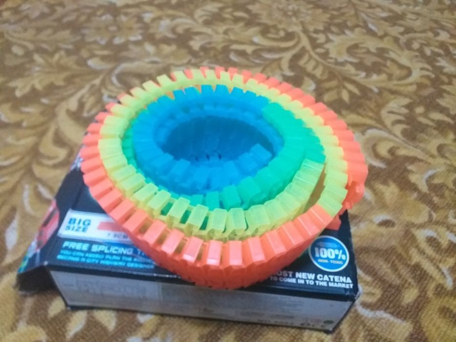 Продаётся игрушка гонычная машина с дорогой