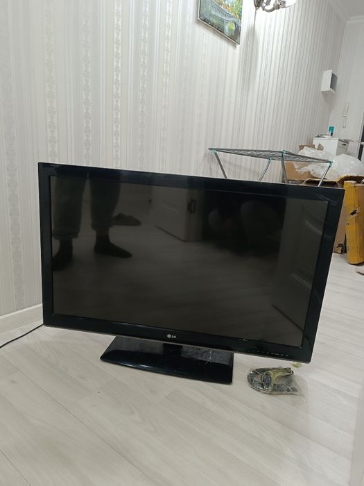 Телевизор LG 42 дюима