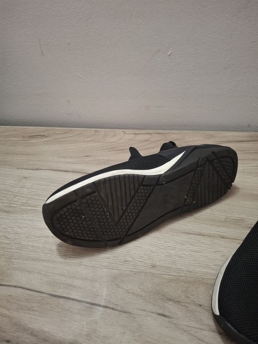 Vând adidași de la zara barbati