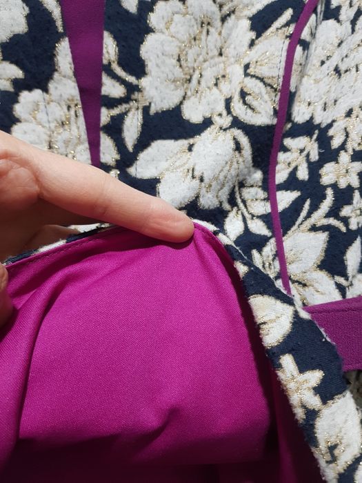 Продаётся костюм. 40р турец.