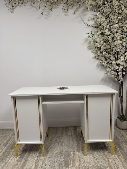 Masa manichiura cu aspirator incorporat