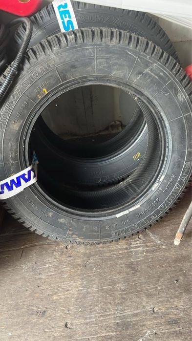 Продам комплект новых шин