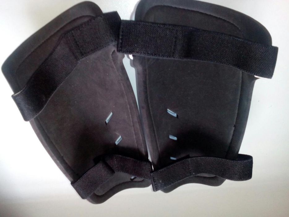 Футбольные защитки для ног