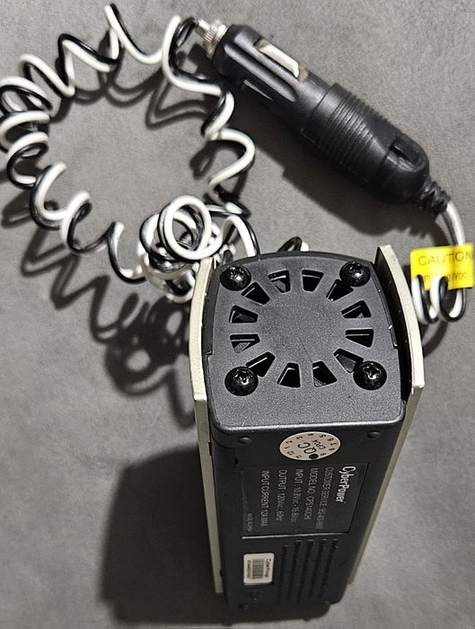 Автомобилен инвертор CyberPower