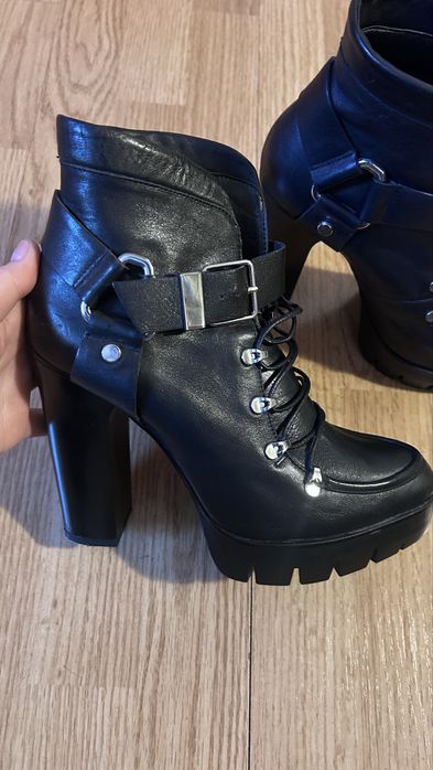 Ghete piele, stare foarte buna, marime 39