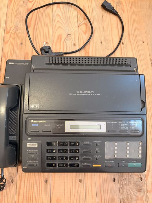 Телефон и факс Panasonic KX-F130