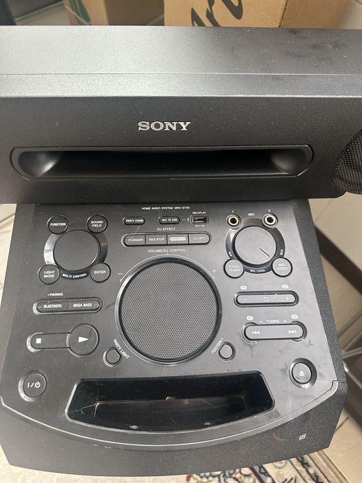 Продам музыкальный центр SONY оригинал