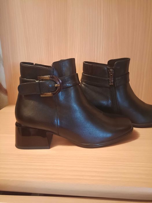 Продам новые ботильоны Caprise