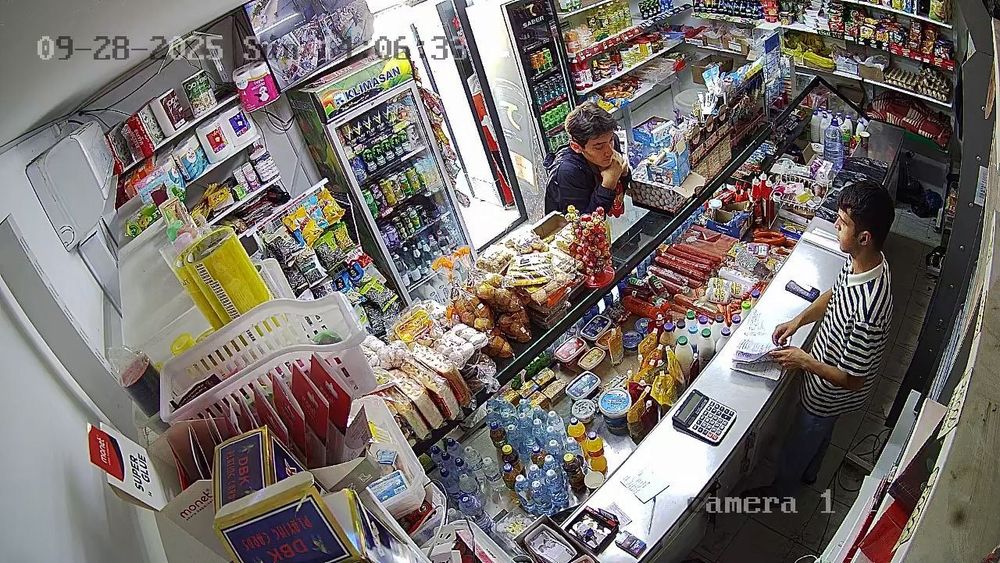 Turkiya original vitrinali katta sovutkich, zo'r holat