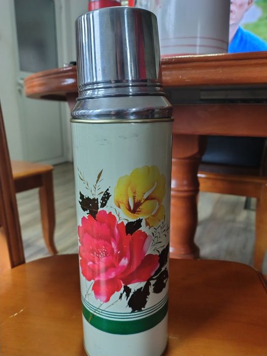 Термоси различни