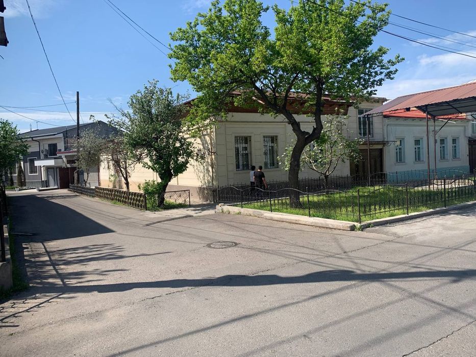 Uchastka sotiladi