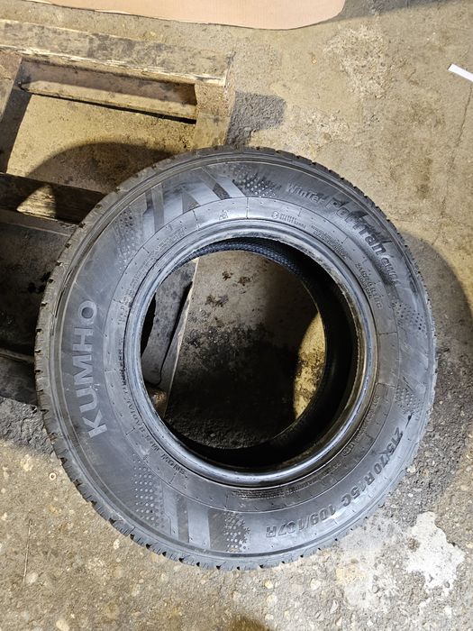 2 anvelope iarna 215 70 15C Kumho 2025