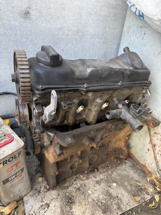 Блок цилиндров с головкой пассат 1.8