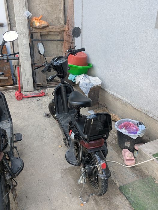 Продам скутер ск8