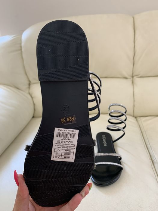 Чисто нови сандали 38 номер с камъни, увиващи се около крака с кутия