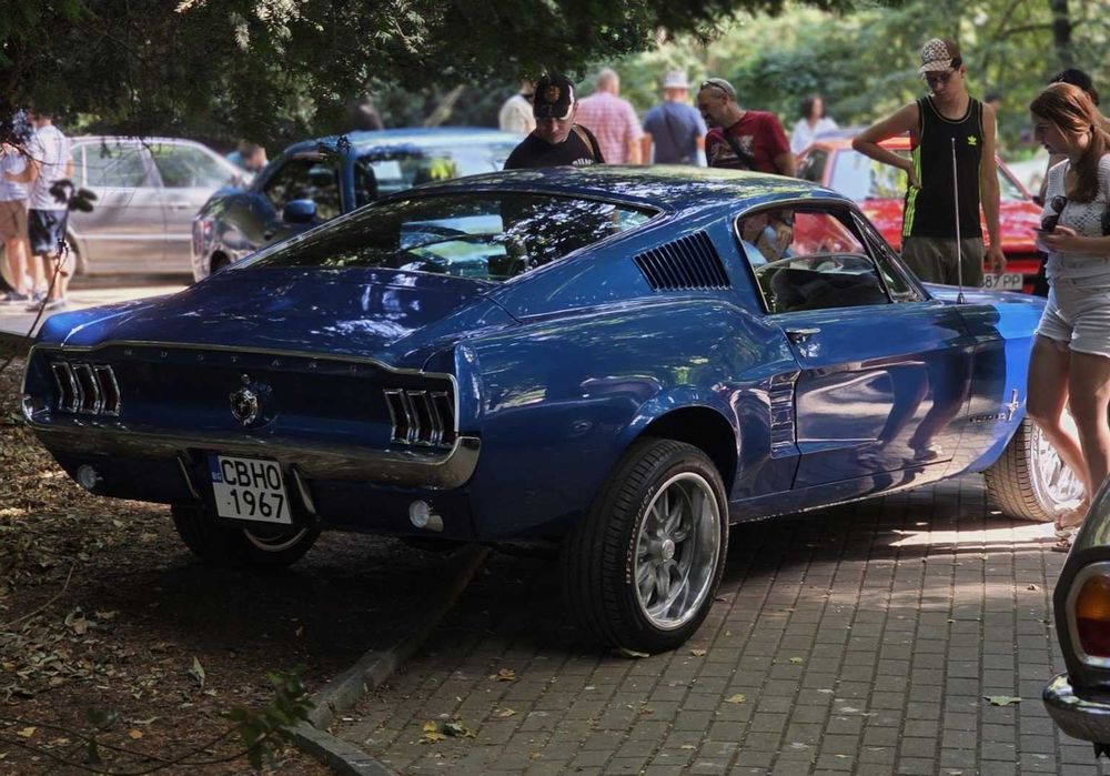 Ретро автомобил Ford Mustang под наем за сватби, клип, бал, реклама