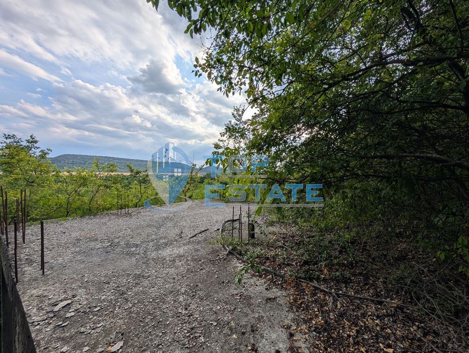 Вила във вилната зона на село Леденик