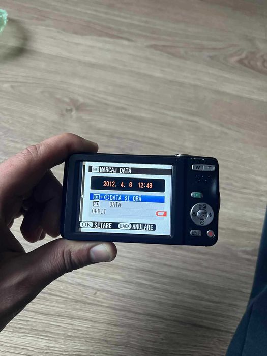 Aparat foto digital camera Fujifilm 14MP printeaza data/ora statii itp