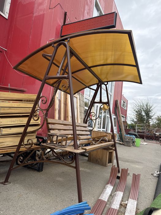 Качели садовые с коваными элементами