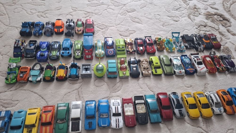 (10 LEI BUC) Colectie 265 mașinute - Hot Wheels, Matchbox, Burago, Majisto, etc

Alfa Romeo
AMC
Aston Martin
Audi
Bentley
BMW
Bugatti
Cadillac
Chrysle