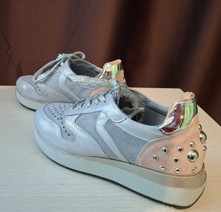 Обуквки от кожа и велур