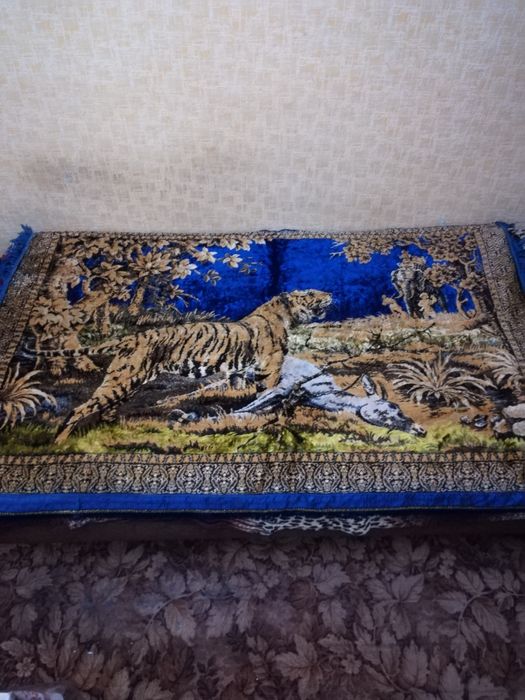 Ковры шерстяные и бельгийские.