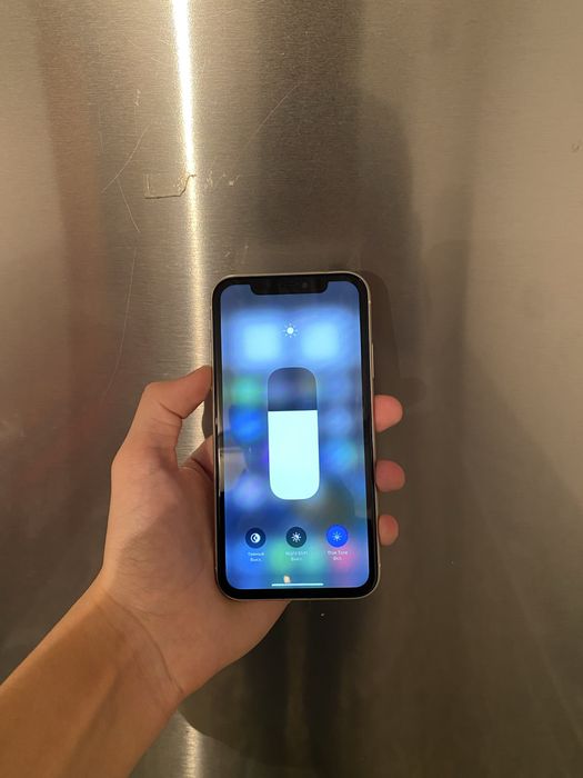 Продам срочно iPhone 11 64GB