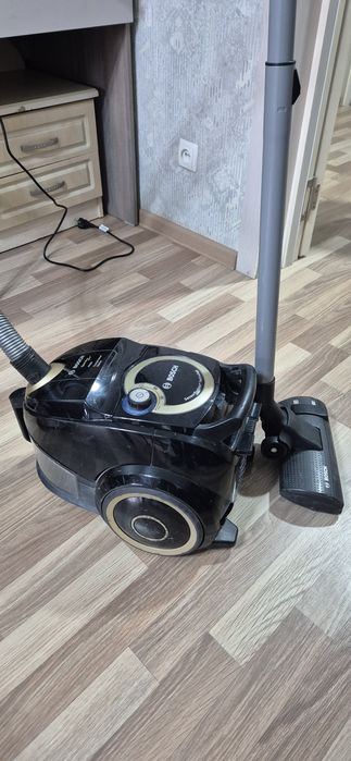 Бытовая техника: б/у пылесос и утюг