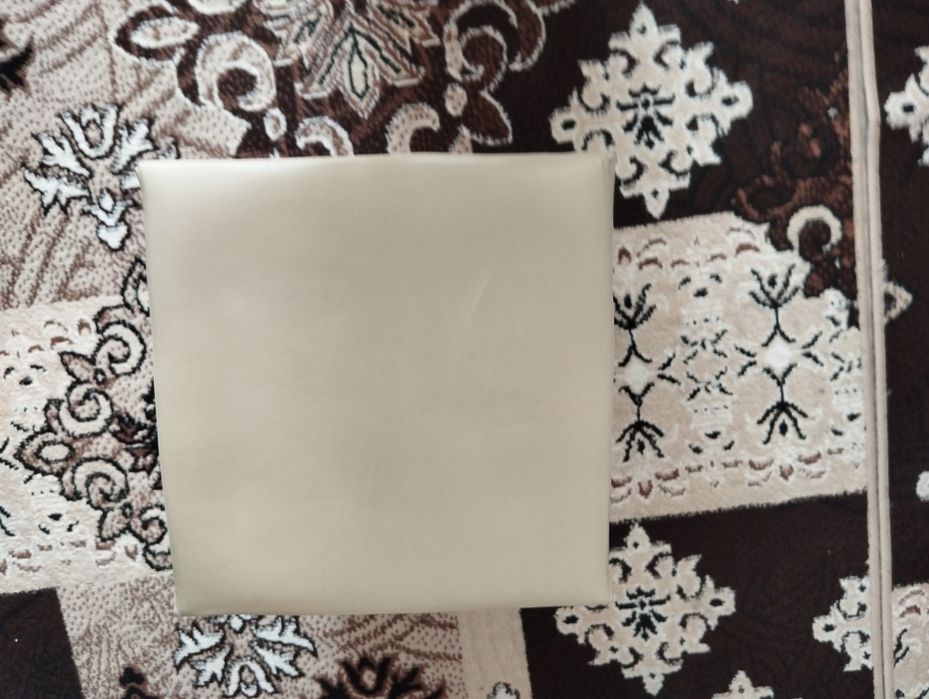 Деревянный стул почти новый