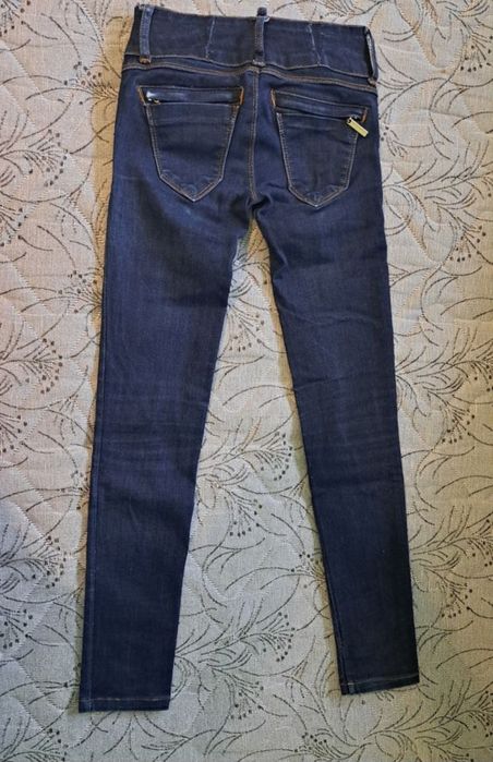 Дамски дънки, размер "XS".