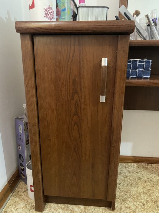 Косметический столик с зеркалом