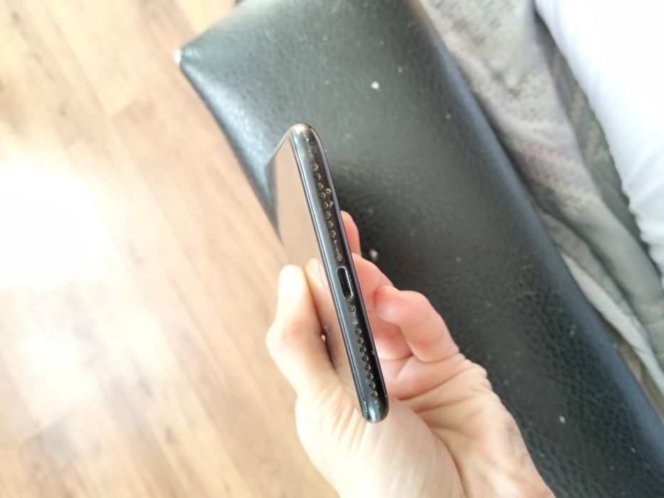 Продам айфон 7+ память 128гиг