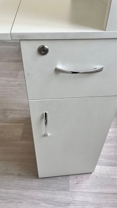 Маникюрный столик