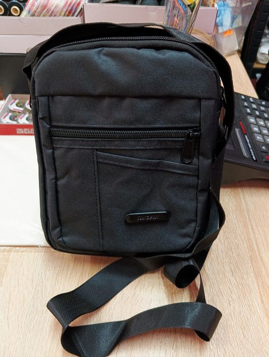 Мъжка чантичка с дълга дръжка