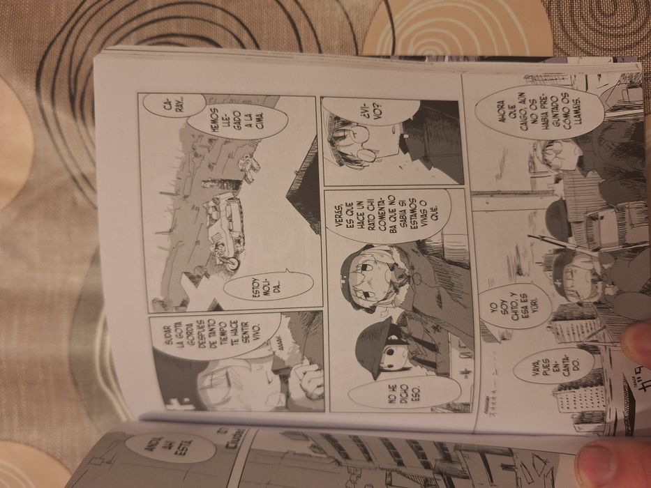 Японска манга "Girl's last tour", испански език.