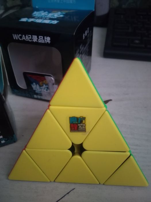 Kubik Rubik 3x3 va pyramida kubik Rubik