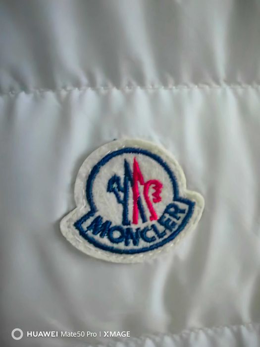 продам жилетку MONCLER