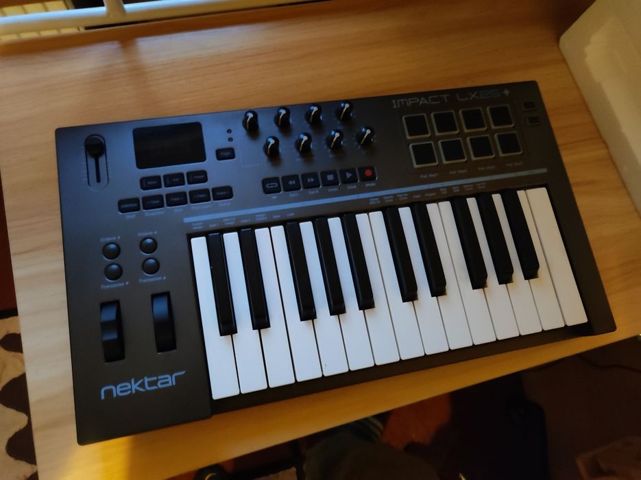 Controller MIDI Nektar Impact LX25+