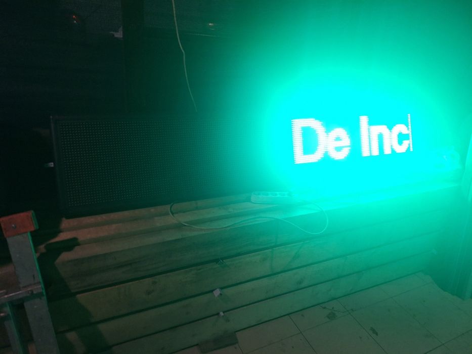 Reclama luminoasa exterior programabila din telefon