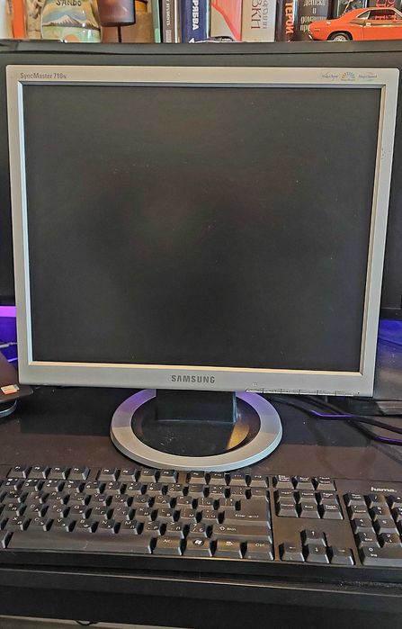 Настолен компютър 8GB RAM + монитор Samsung + клавиатура и мишка - Windows 10 Pro
