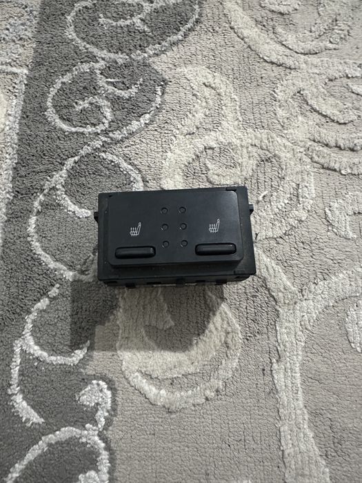 Кнопка подогрева-обогрева сидений на Тойота,Камри-70. Оригинал