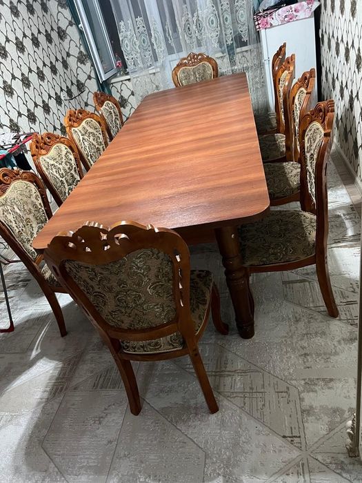 Б/У Стол для гостей