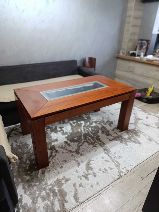 Продавам холна маса